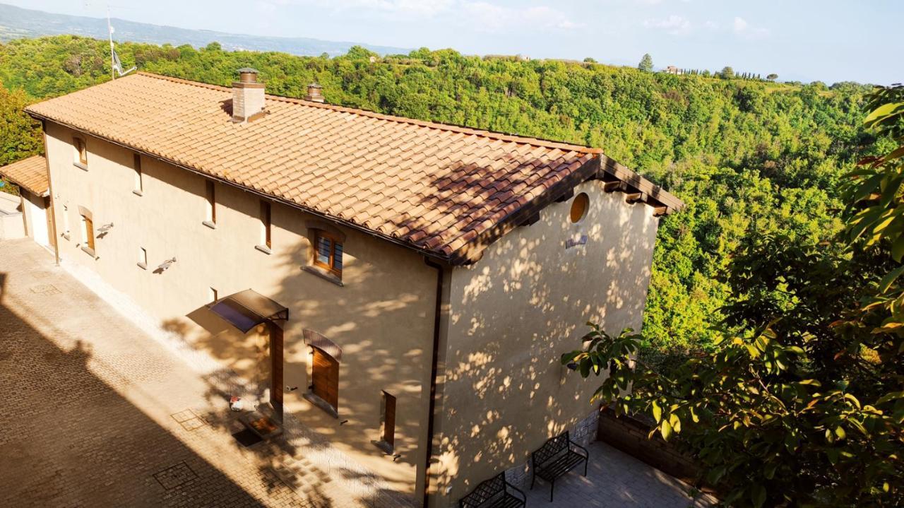A 2 Passi dal Lago - Guest House e B&B Grotte di Castro Extérieur photo
