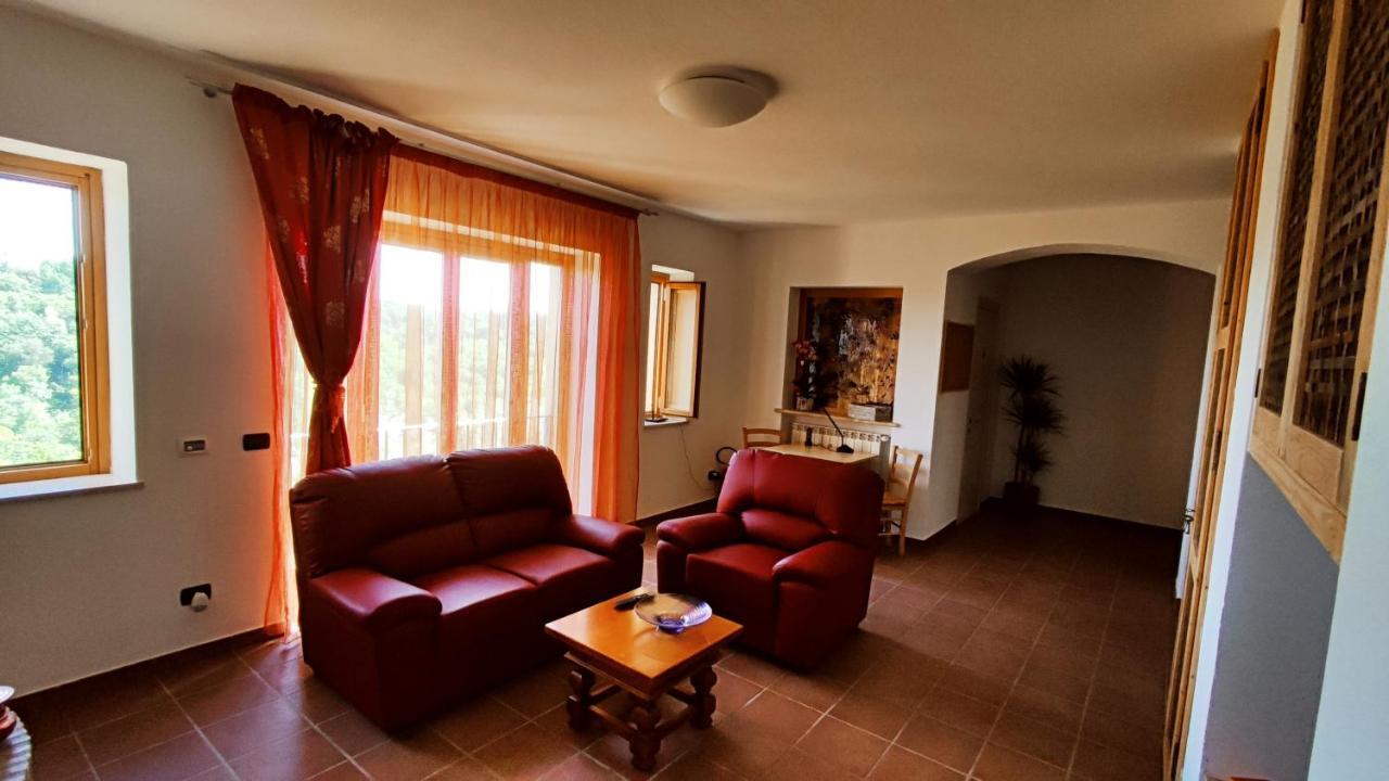 A 2 Passi dal Lago - Guest House e B&B Grotte di Castro Extérieur photo