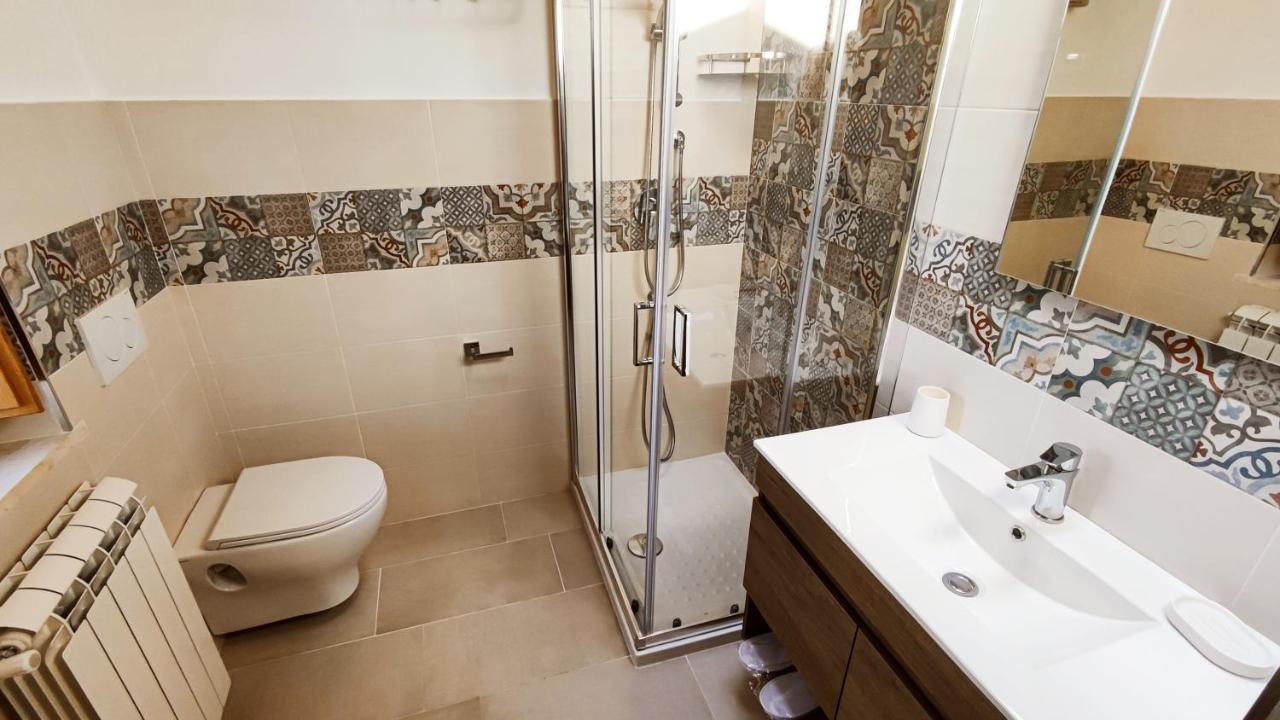 A 2 Passi dal Lago - Guest House e B&B Grotte di Castro Extérieur photo
