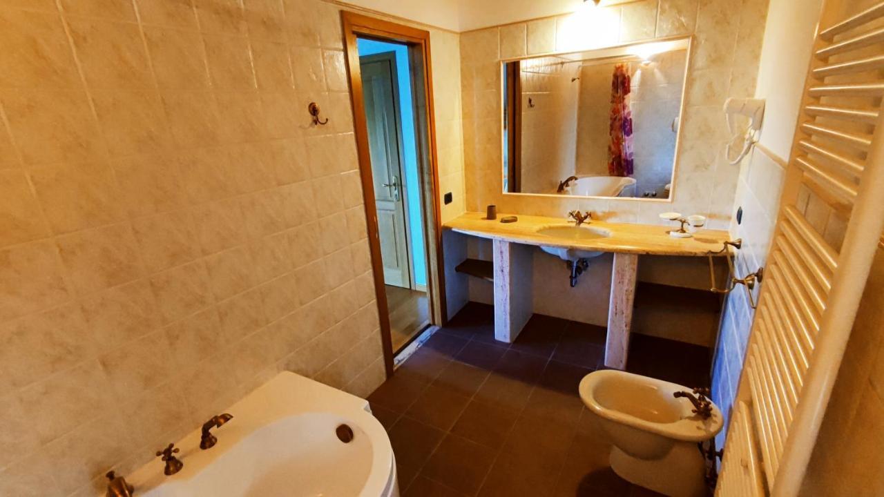 A 2 Passi dal Lago - Guest House e B&B Grotte di Castro Extérieur photo
