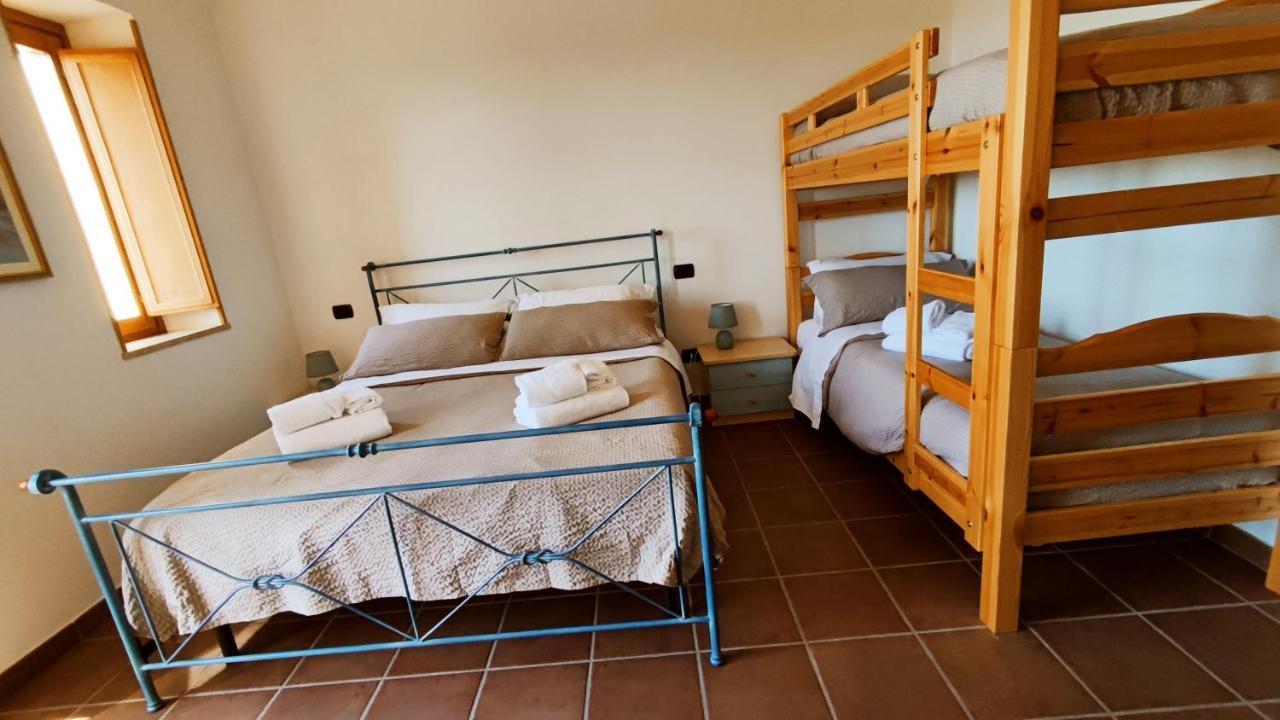 A 2 Passi dal Lago - Guest House e B&B Grotte di Castro Extérieur photo