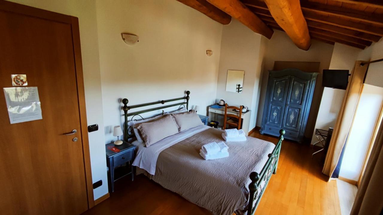 A 2 Passi dal Lago - Guest House e B&B Grotte di Castro Extérieur photo